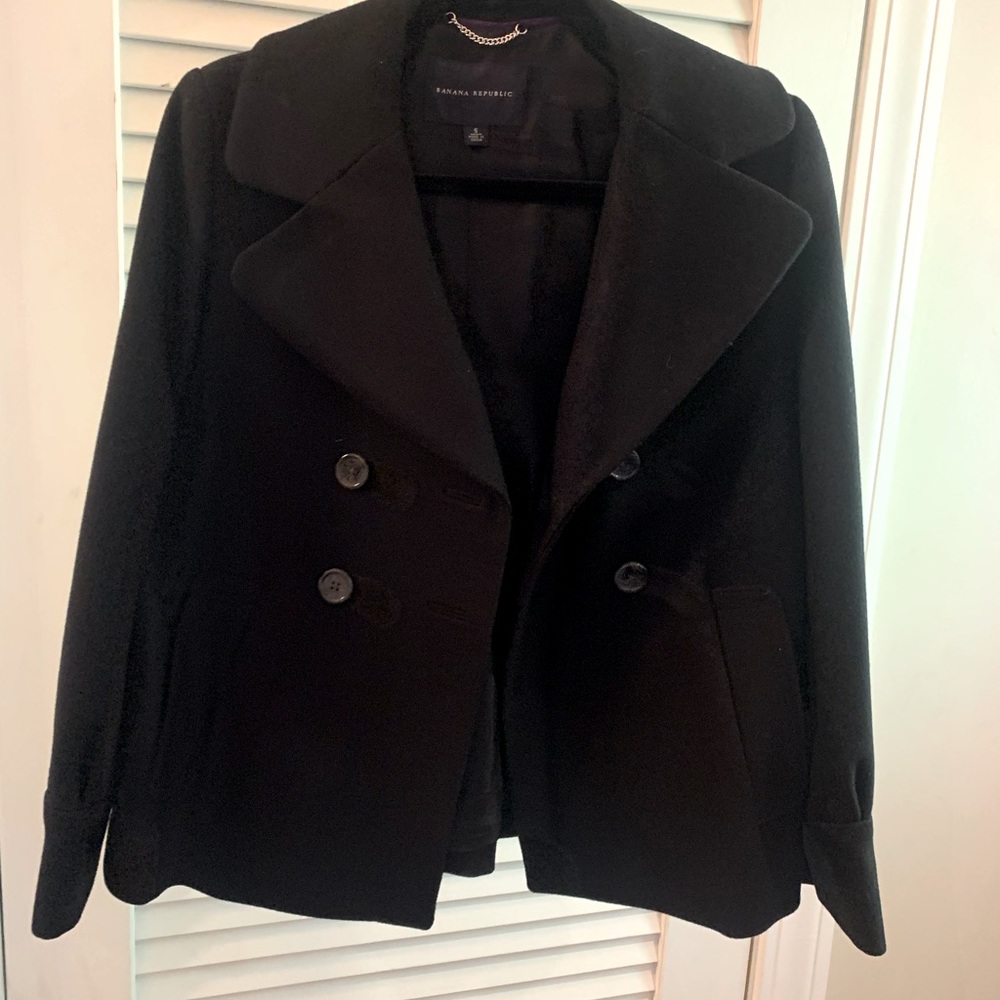 Banana Republic women’s crop pea coat. Size small excellent condition.